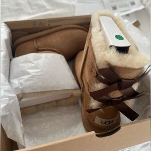 NIB Ugg kids Bailey Bow II